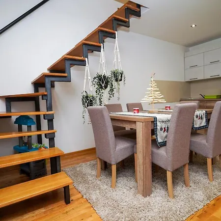 Eagle Hills Apartman Sa Kaminom I Ljuljaskom U Centru Apartment *