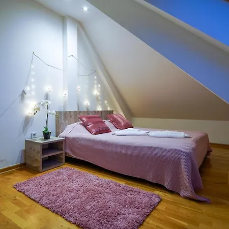 Eagle Hills Apartman Sa Kaminom I Ljuljaskom U Centru Apartment *