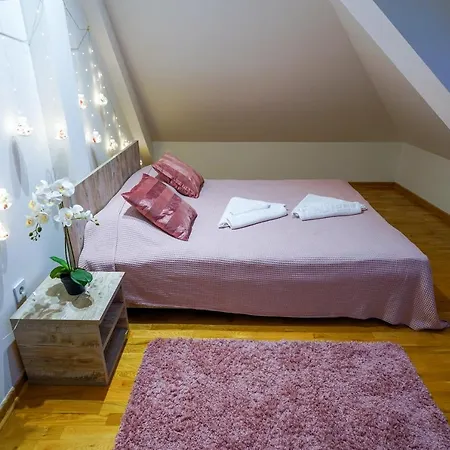 Eagle Hills Apartman Sa Kaminom I Ljuljaskom U Centru